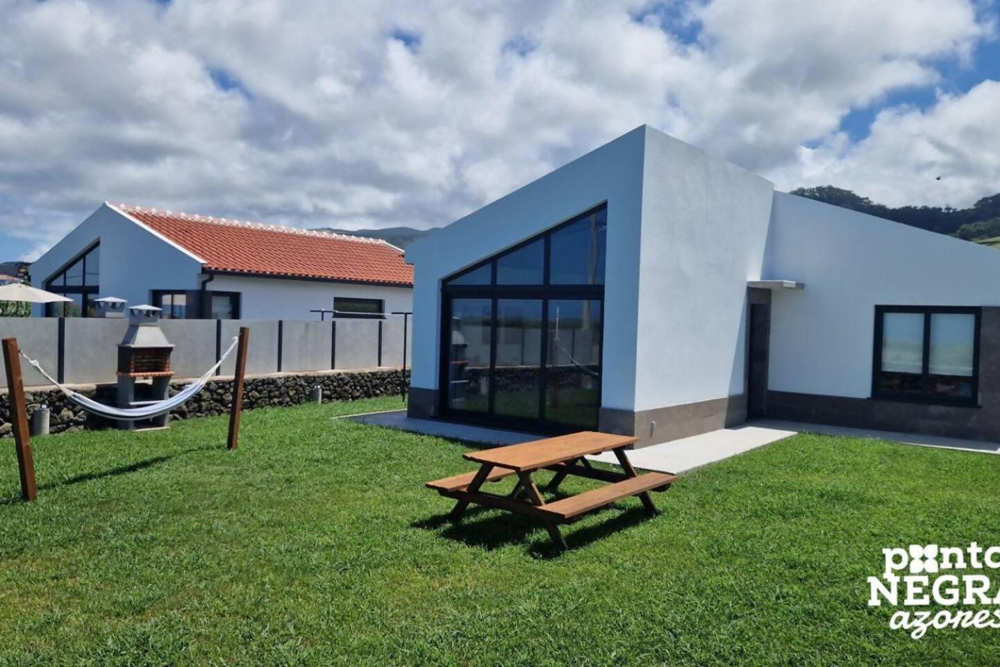 Photography House By Pontanegraazores Altares Екстер'єр фото